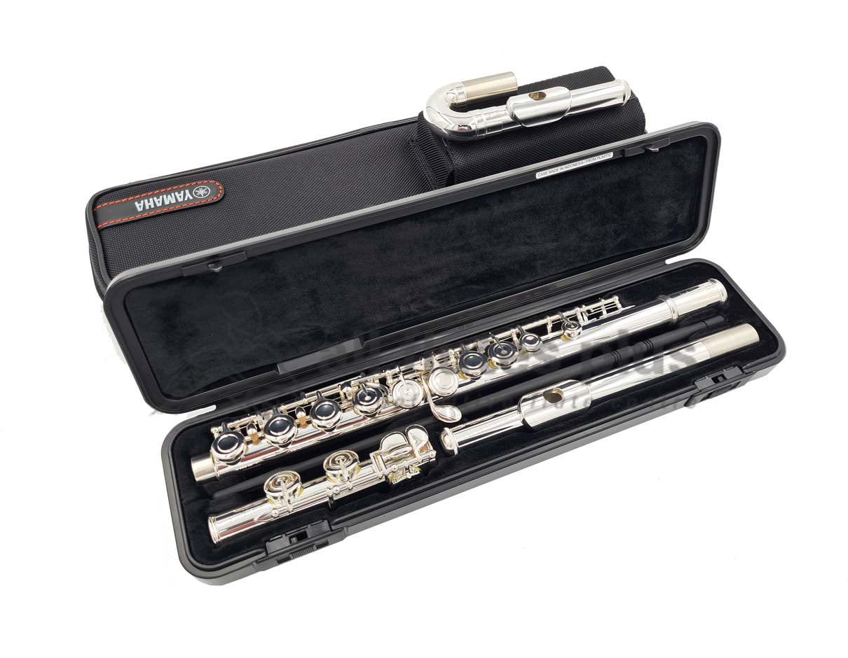 Yamaha YFL212U Flute in black case with curved headjoint beside it