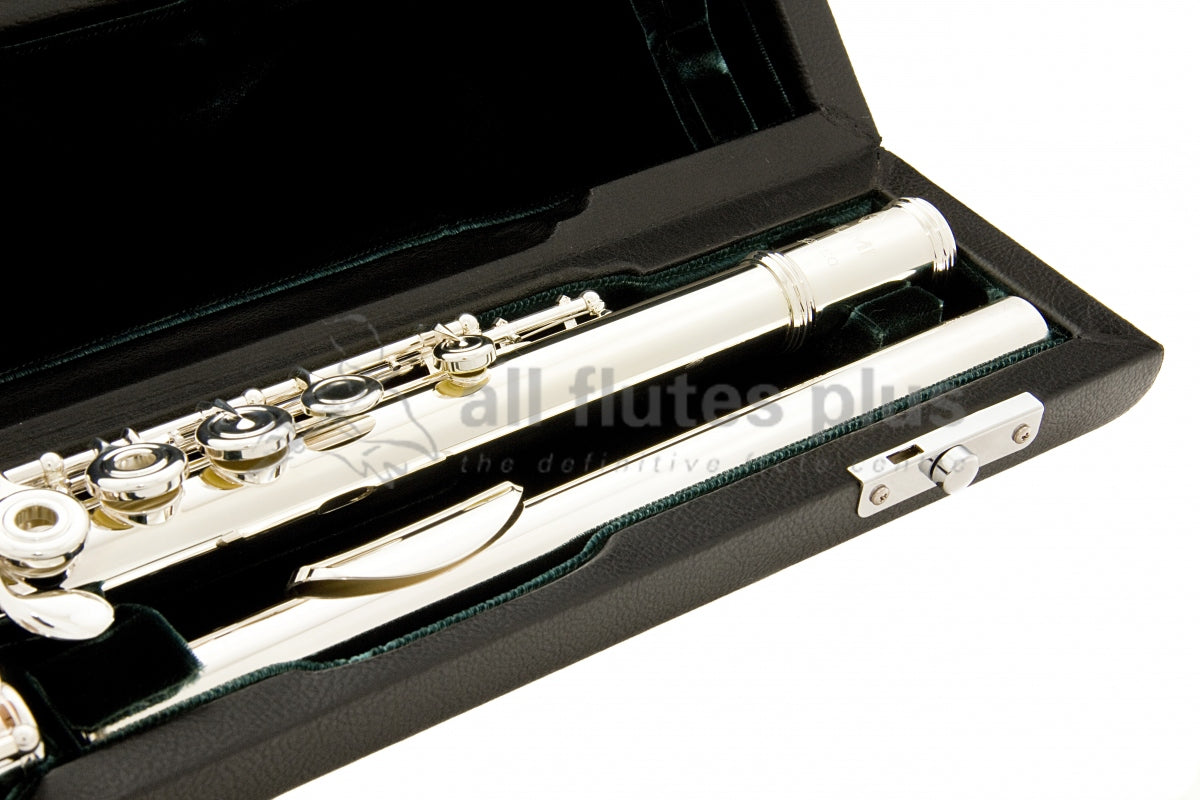 Azumi AZ2E Flute set in an open case with green velvet interior, close up of headjoint 
