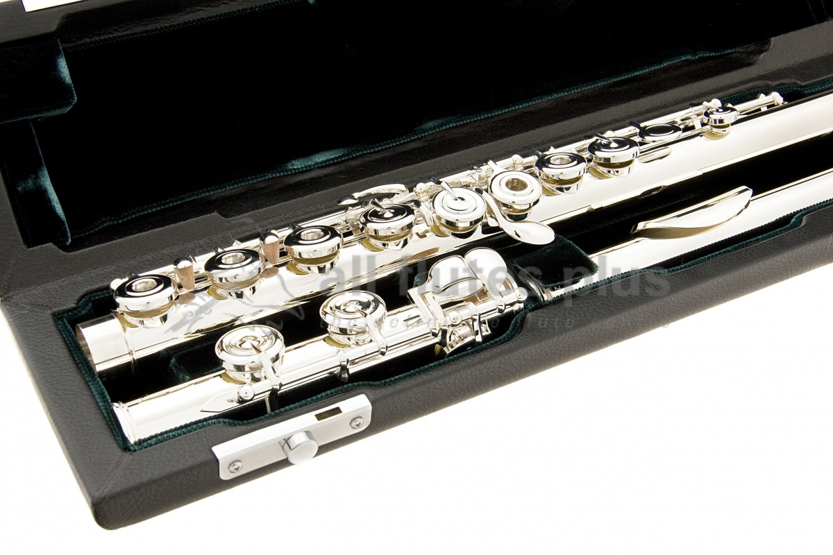 Azumi AZ3 Flute set in an open case with green velvet interior, close up of footjoint and body joint keywork 