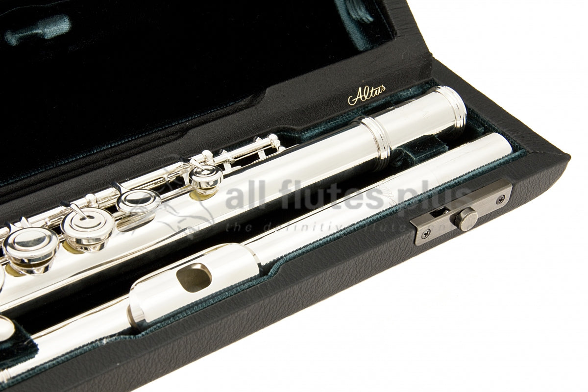 Azumi AZ3E Flute set in an open case with a green velvet interior, close up of headjoint 