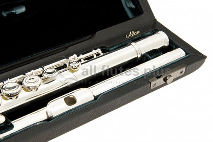 Azumi AZ3E Flute set in an open case with a green velvet interior, close up of headjoint 