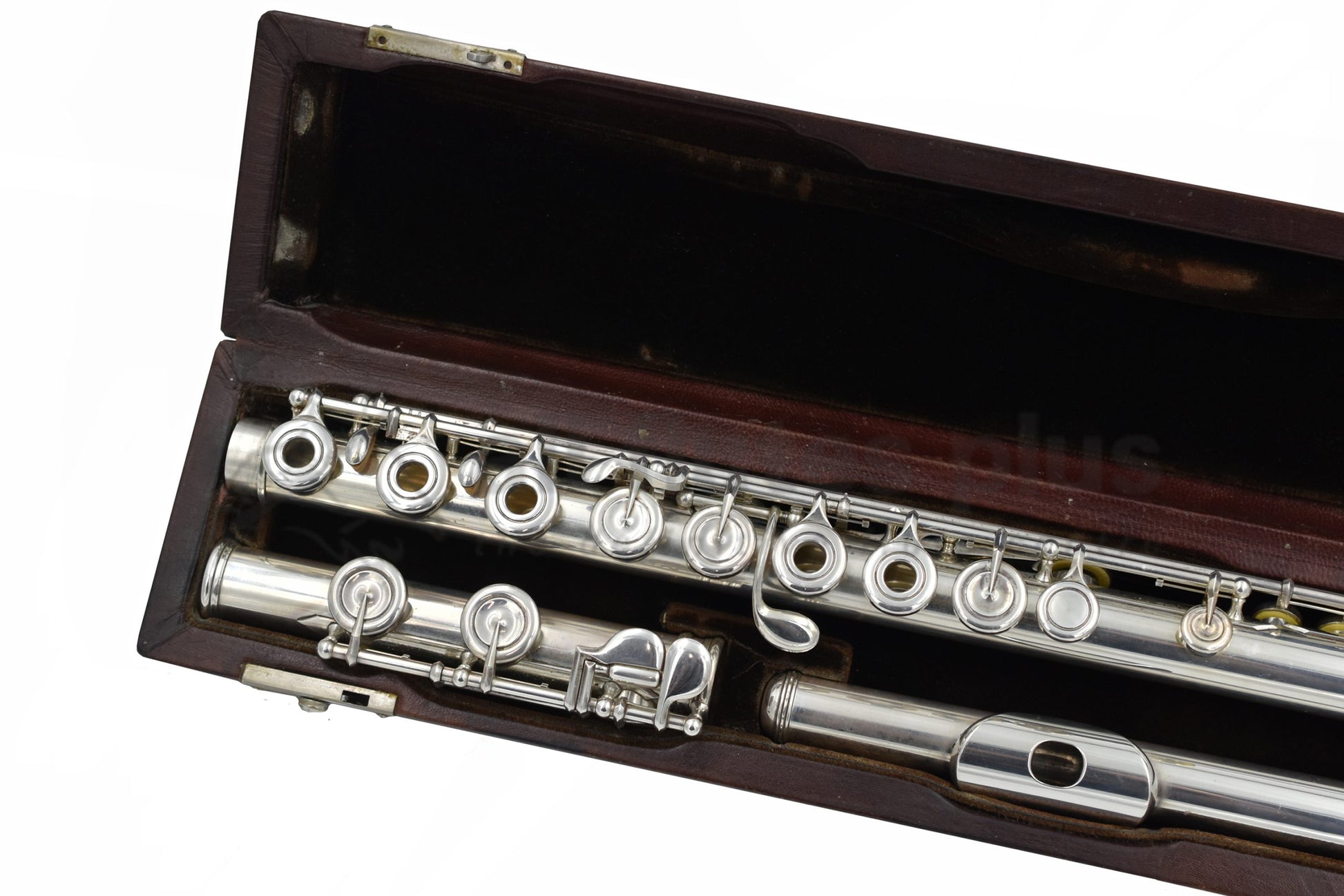 Brannen Cooper Flute C7885 in a wooden case on a white background