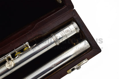 Brannen Cooper Flute Logo C7885 in a wooden case on a white background