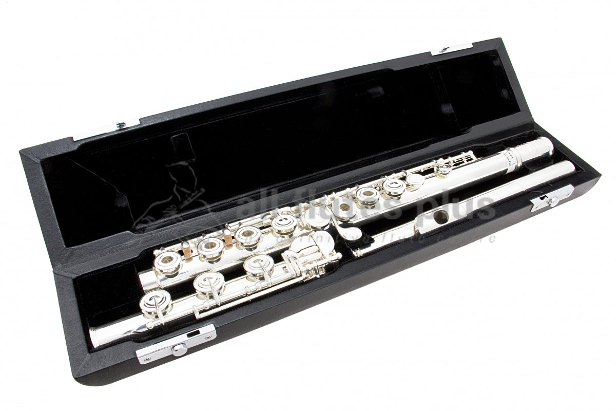 Miyazawa BR958 - 1 Flute Type 1 flute lying in black velvet lined hard case.
