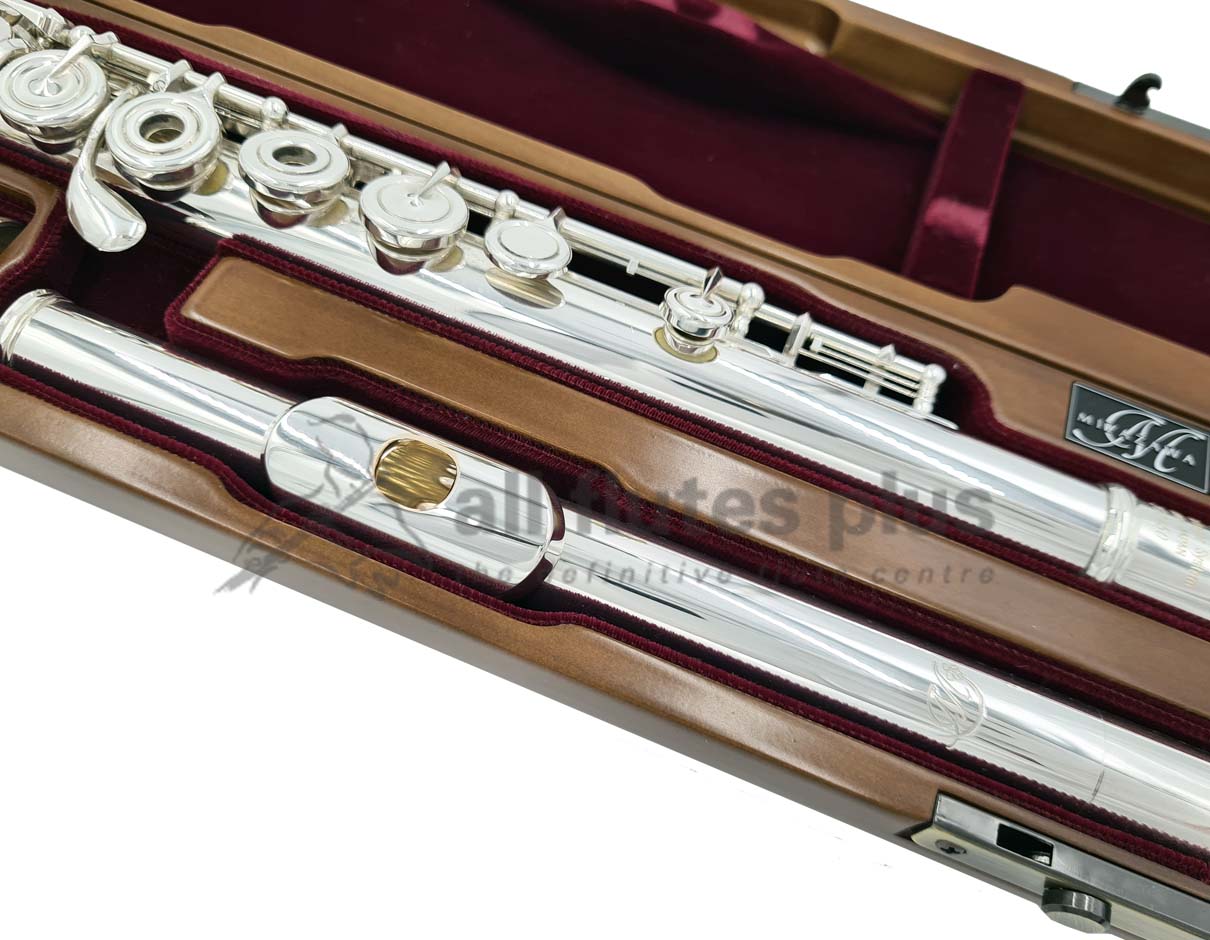 Miyazawa CS - A lying in open cherrywood hardcase with red velvet lining