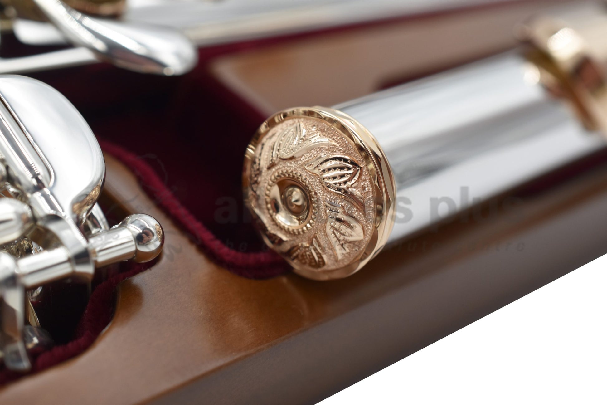 Close up of 14K Gold Engraved Crown on Miyazawa CS B Flute Headjoint