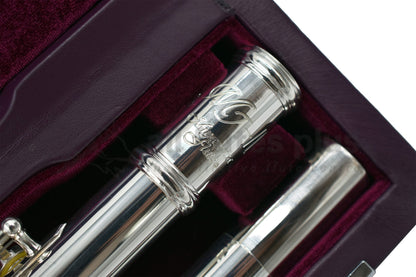 Miyazawa MJ 25 Logo on the body tube whilst flute is inside burgundy case