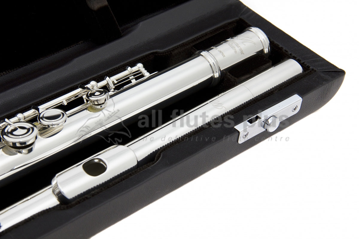 Miyazawa PB402RE Flute presented in its open case close up of headjoint 