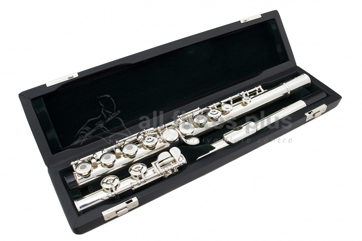 Pearl 525 Flute in an open case showing the instrument