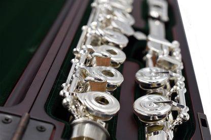 Close up of body tube, footjoint and mechanism of Pearl PF 695RE flute 