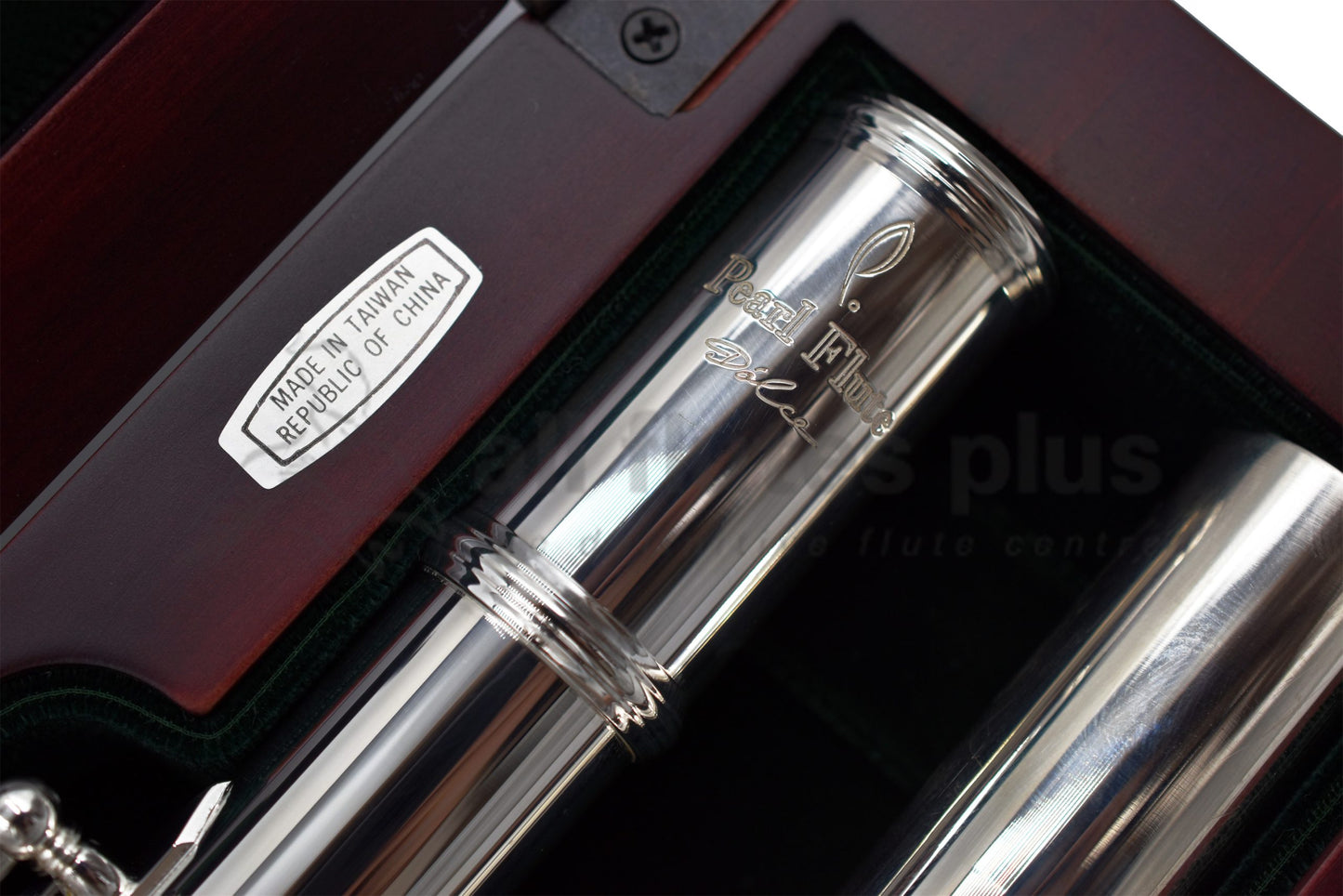Close up of Pearl Flute Dolce engraving on body tube