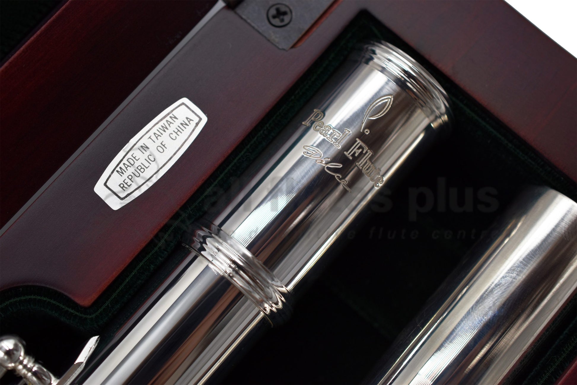 Close up of Pearl Flute Dolce engraving on body tube