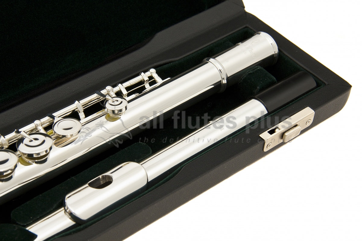 Pearl 665 Quantz Flute with silver plated body and keys, closed hole model, displayed inside its hard case