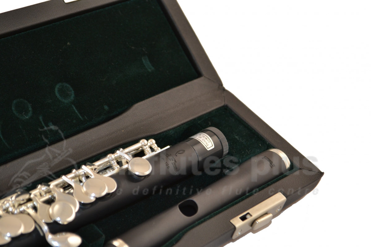 Pearl 105E Piccolo flute displayed in an open case with a green interior lining.