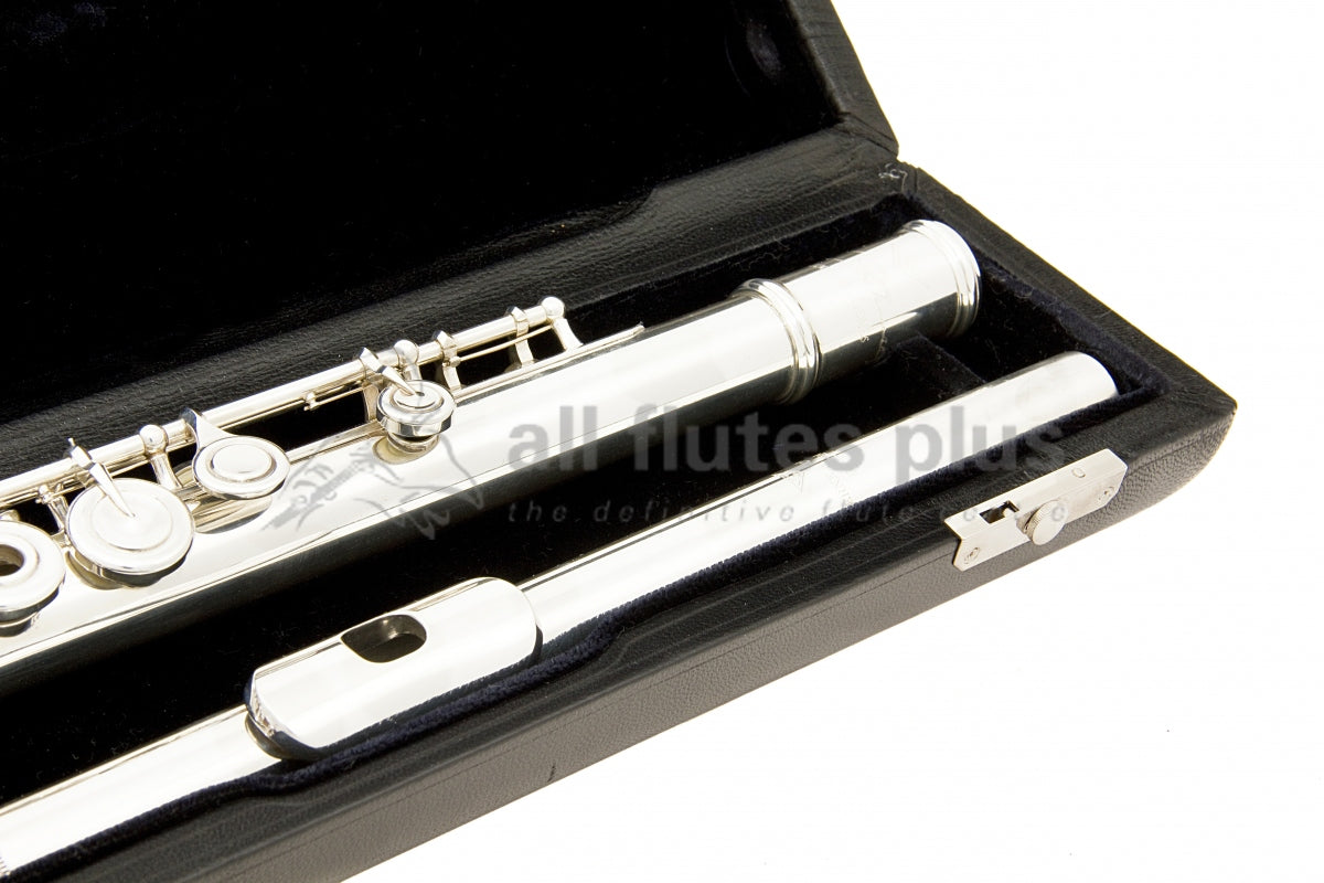 Powell Signature flute close up of headjoint, some left hand body tube and keywork, displayed in its open flute case