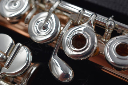 Sankyo 10k-2 gold flute close up of silver open hole keywork and G-key mechanism