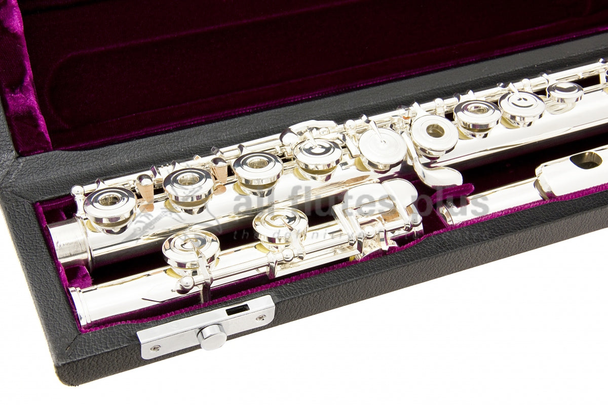 Trevor James Performers Virtuoso flute close up of right hand open hole keywork, body tube and C footjoint mechanism, displayed in its open flute case