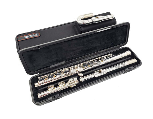Yamaha YFL212U Flute in black case with curved headjoint beside it