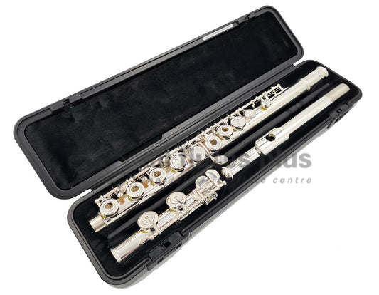Yamaha YFL272 flute displayed in its open flute case with black lining interior