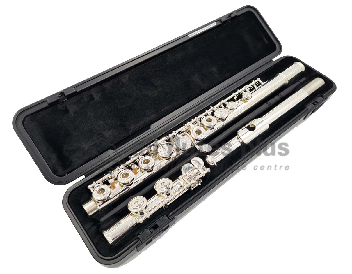 Yamaha YFL272 Flute in black case