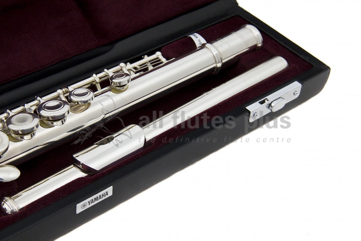 Yamaha YFL471 C-Foot Flute Model Close-Up